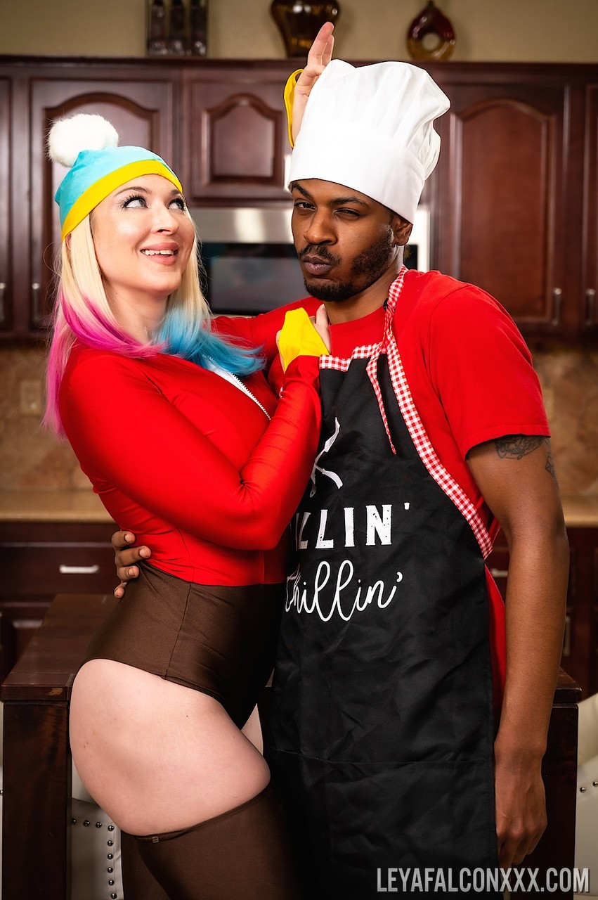 Stacked blonde Leya Falcon has hardcore interracial sex with the chef porno fotky #427104747