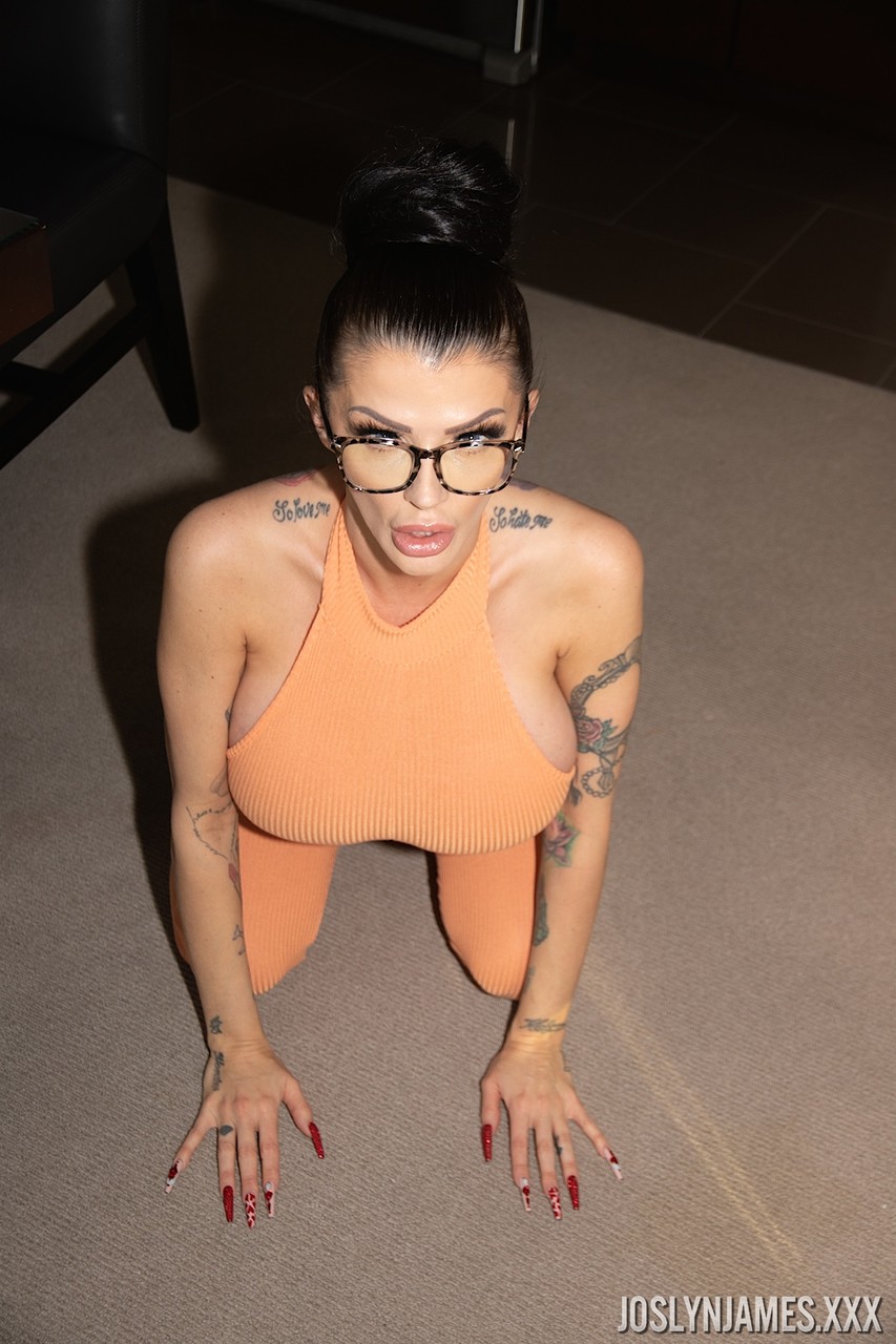 Curvaceous MILF Joslyn James teases with her big tits in a jumpsuit & heels foto porno #424690026