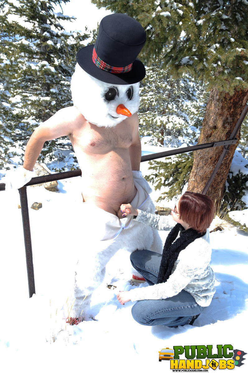Naughty redhead Brandi de Lafey gives a snowman a CFNM handjob in the woods zdjęcie porno #422743177