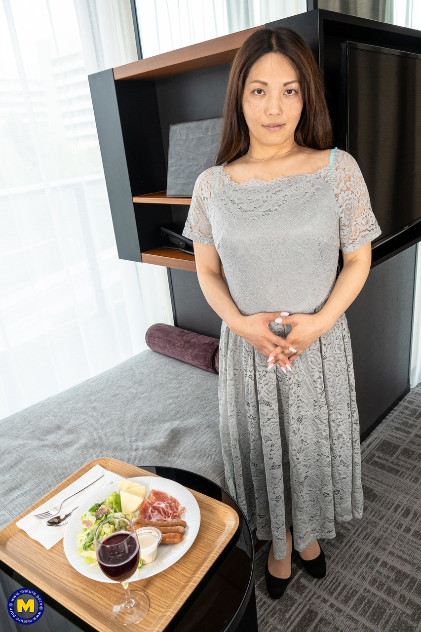 Cute MILF Midori Minami strips naked and poses enticingly in a hotel room foto porno #423880687 | Mature NL Pics, Doggy Harukaze, Midori Minami, Mature, porno mobile