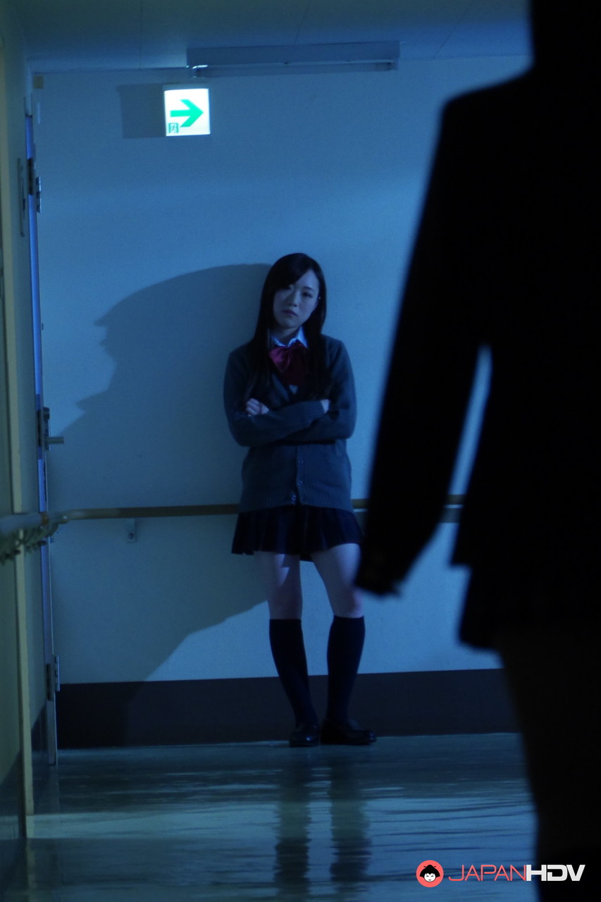 Japanese schoolgirl Kai Miharu sucks a dick & tastes cum in the school hallway ポルノ写真 #424476392