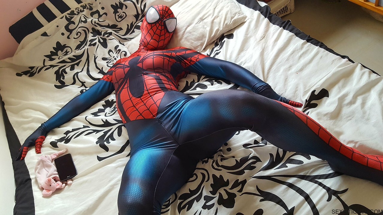 Cosplayer shows off her tight booty in a Spiderman costume on her bed zdjęcie porno #422703567 | Sexy Tights Pics, Cosplay, mobilne porno