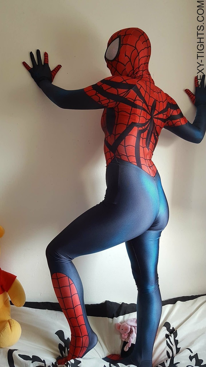Cosplayer shows off her tight booty in a Spiderman costume on her bed porno fotky #422703644