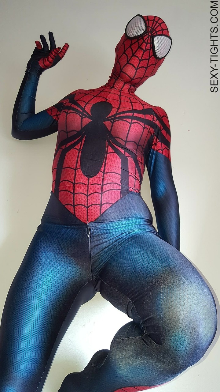 Cosplayer shows off her tight booty in a Spiderman costume on her bed Porno-Foto #422703694 | Sexy Tights Pics, Cosplay, Mobiler Porno