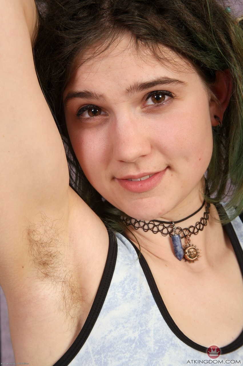 Hot amateur pornstar Aislynn showing off her excessively hairy pussy & armpits foto porno #425654649
