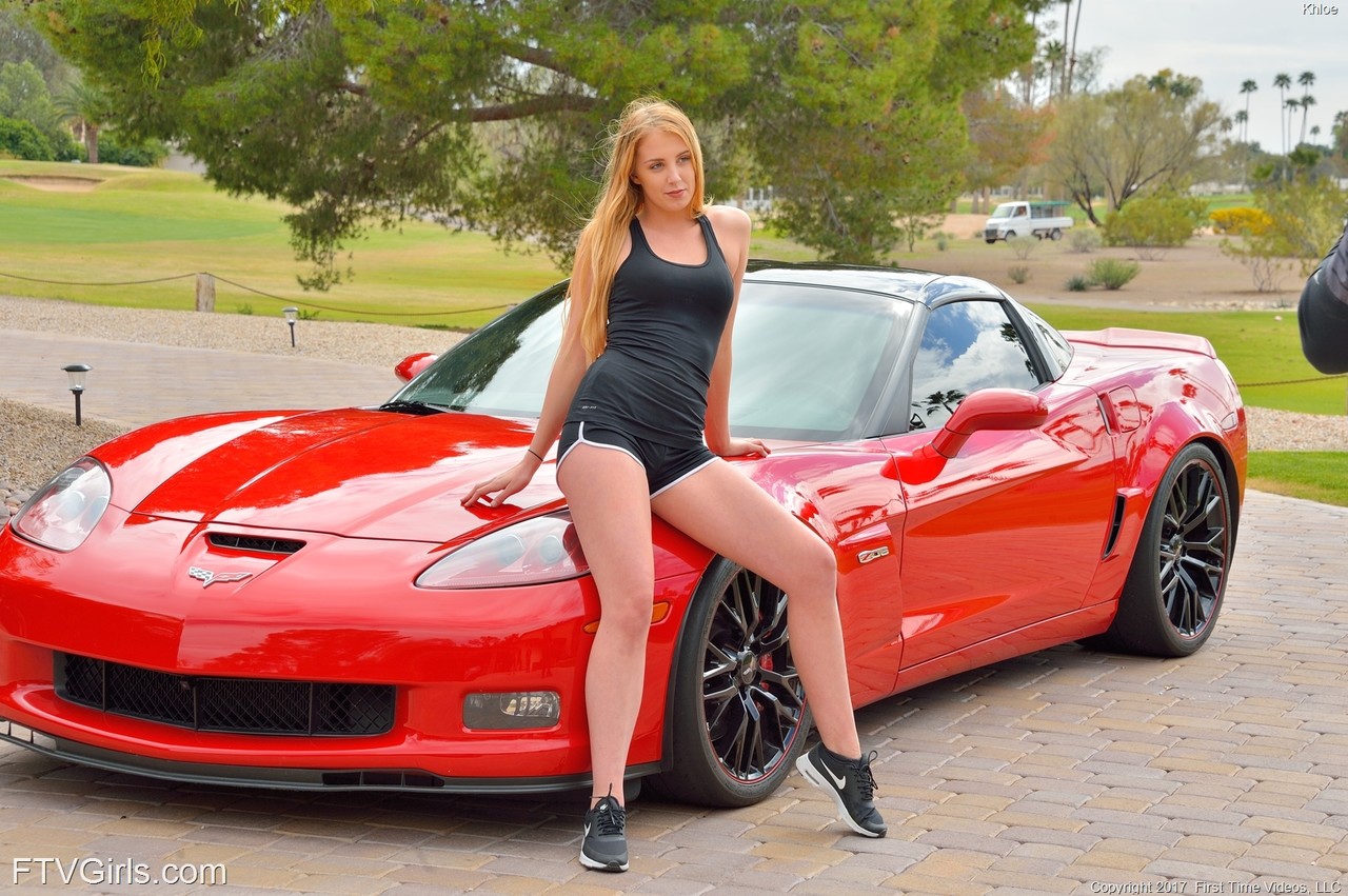 Amateur girl Khloe reveals her hot figure and poses in the park and on the car zdjęcie porno #426133828