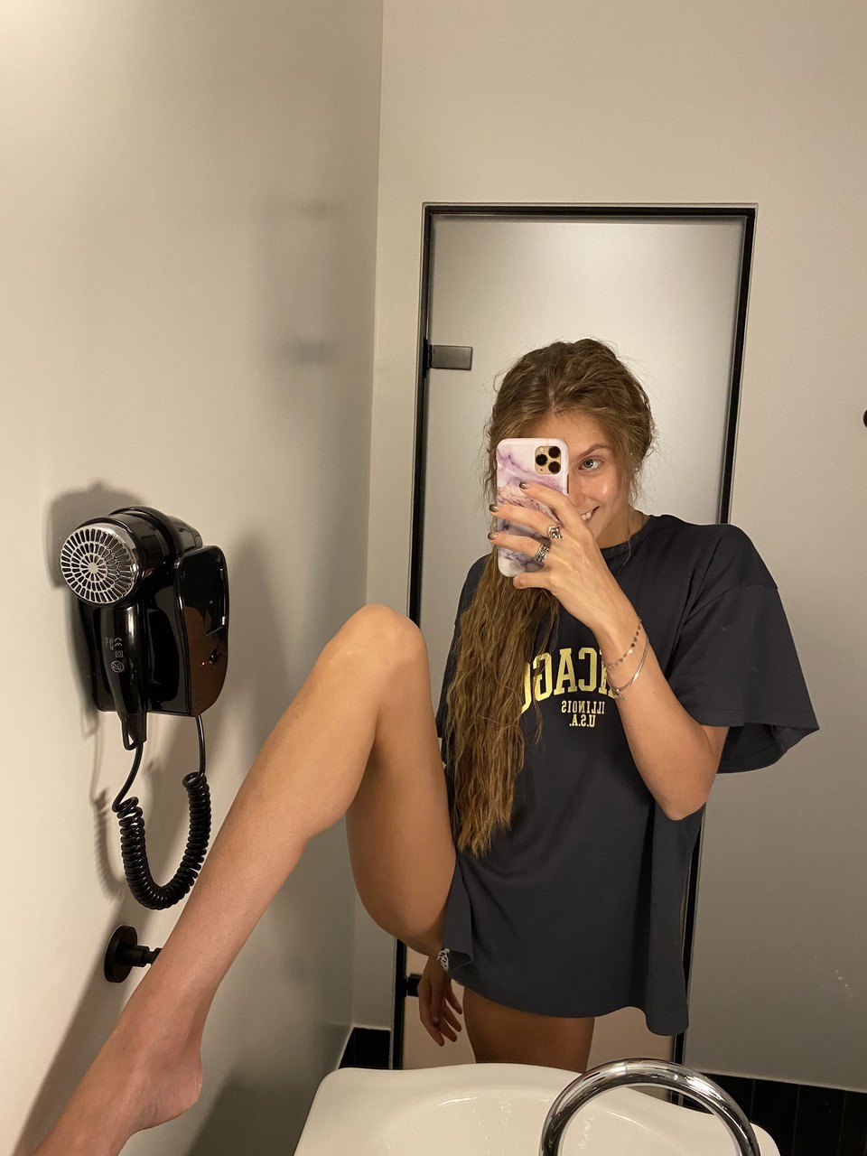 Skinny babe takes nude selfies showing her tiny tits and her tight ass ポルノ写真 #423874984 | OnlyFans JasminJass Pics, Homemade, モバイルポルノ