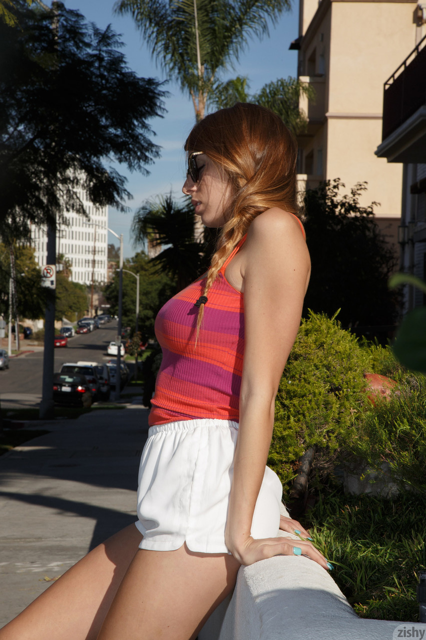 Hot American teen Gracie Thibble teasing with her sexy long legs outdoors 色情照片 #426712517 | Zishy Pics, Gracie Thibble, Girlfriend, 手机色情