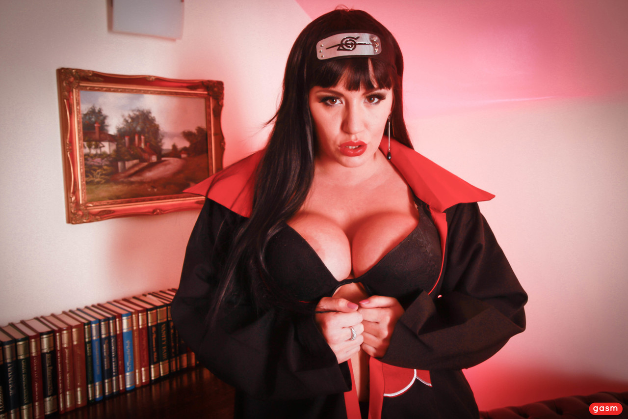 Sexy Brunette Pornstar Yuffie Yulan Poses In A Naruto Sexy Cosplay