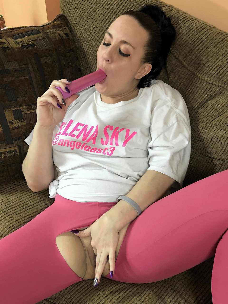 Fa Housewife Selena Sky Rips Her Leggings Toys Herself In An Amateur Solo