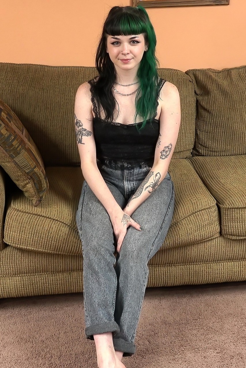 Green Haired Emo Slut Eliza Bea Shows Her Inked Body Gives A Hot Pov Blowjob