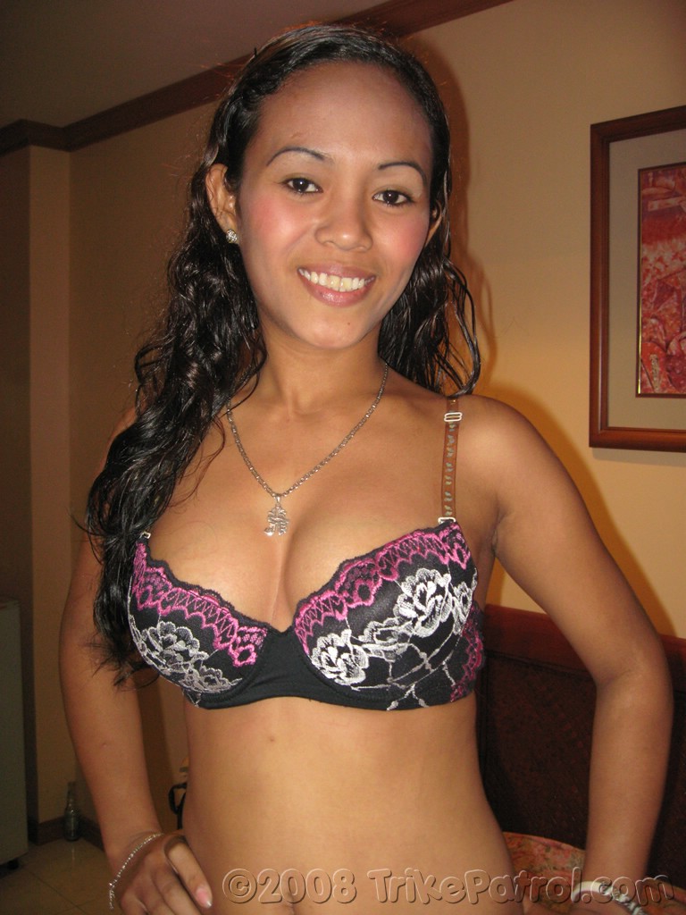 A white dude is snatched from behind by Filipina Jessica Odivilas while being given a BJ.