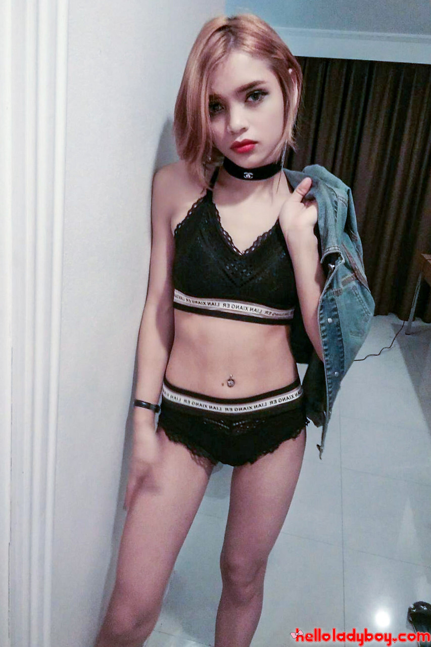 Petite femboy nude
