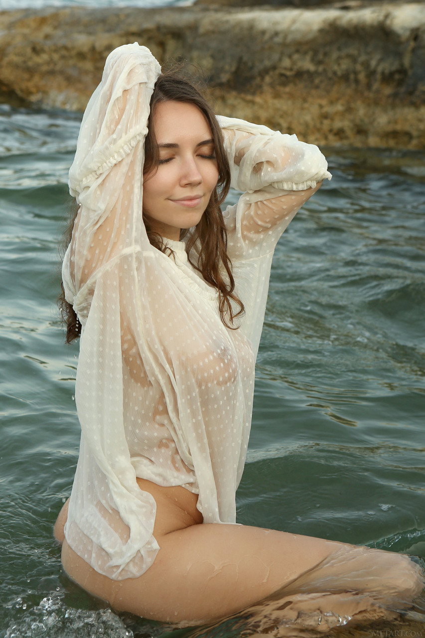 Cute brunette Danniela shows her pretty tits and flaunts her bush in the sea 포르노 사진 #427511719 | Met Art Pics, Danniela, Beach, 모바일 포르노