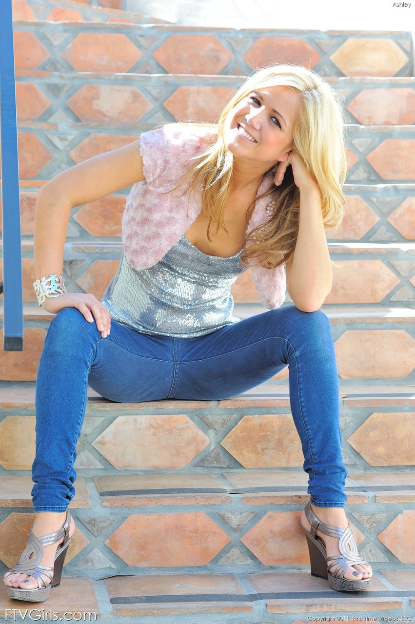 Luscious amateur babe Ashley strips her blue jeans and masturbates in public 色情照片 #426226037 | FTV Girls Pics, Ashley Abbott, Cheerleader, 手机色情