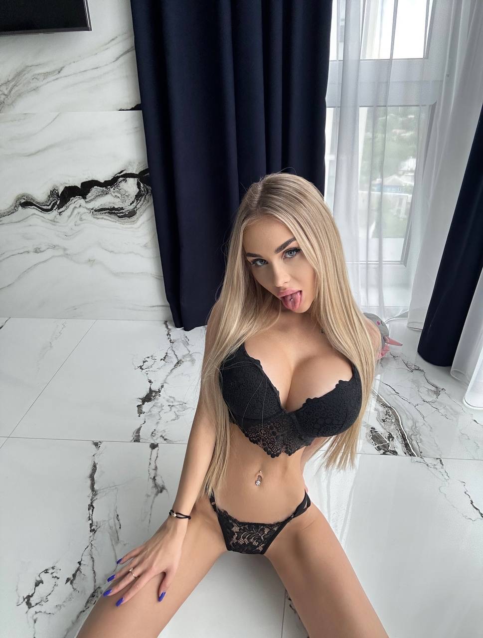 Lingerie Clad Onlyfans Babe Eliasa A Teasing With Her Sexy Cleavage