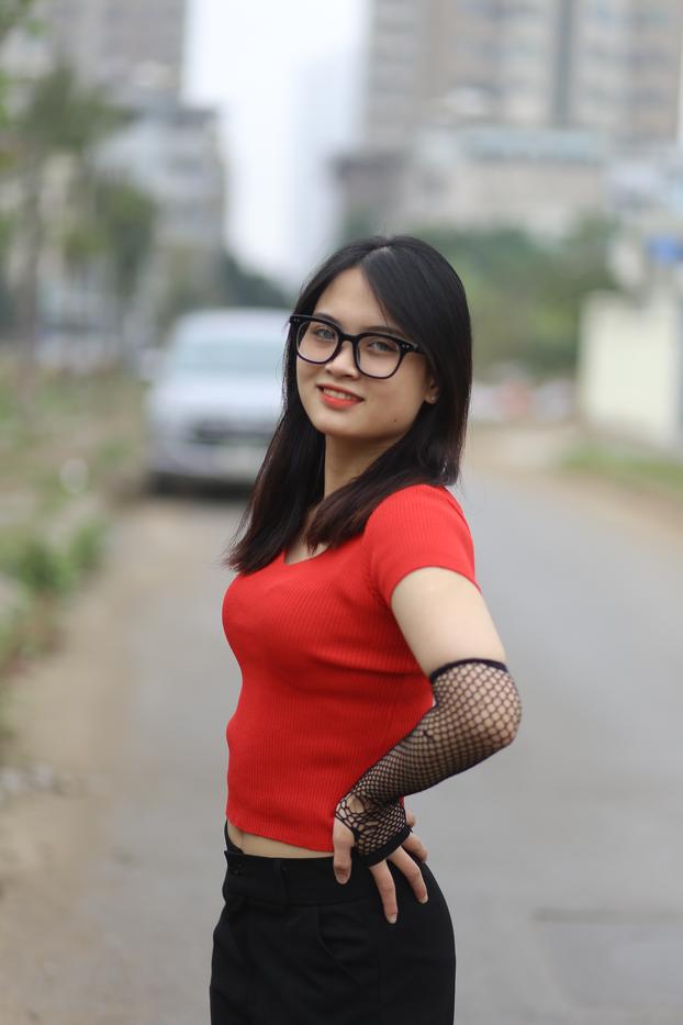 Pretty Asian Babe With Glasses Julia Myle Poses In Her Sexy Outfit In The Rain