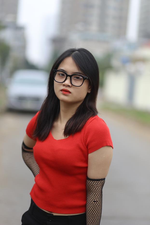 Pretty Asian Babe With Glasses Julia Myle Poses In Her Sexy Outfit In The Rain