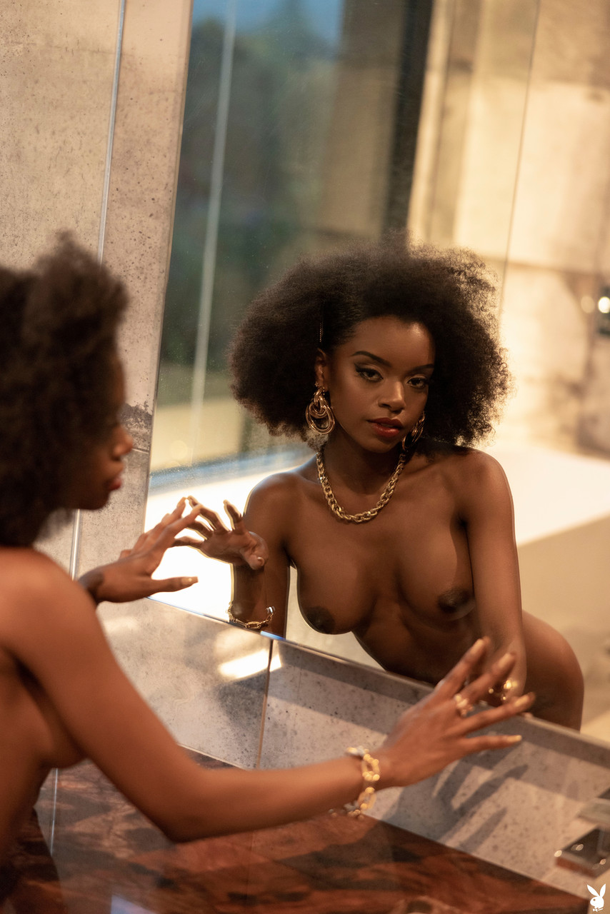 Glamorous Black Babe Muse Naadia Shows Her Flawless Petite Body