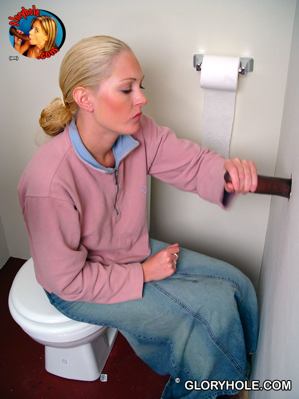 Blonde girl Jamie sits on the toilet and blows a black gloryhole dong foto porno #423849432