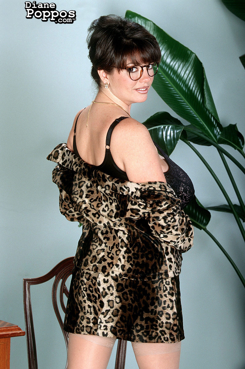 Mature lady with glasses Diane Poppos reveals & licks her large natural tits foto porno #423921002 | Big Boob Bundle Pics, Diane Poppos, Housewife, porno móvil