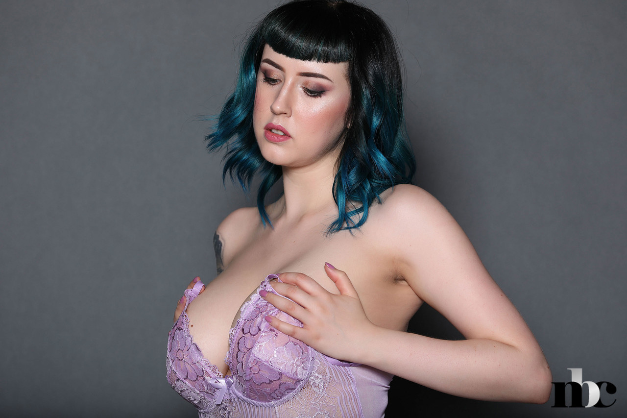 Fatty Model Lisha Blackhurst Displays Her Inked Curves And Big Juggs Strips