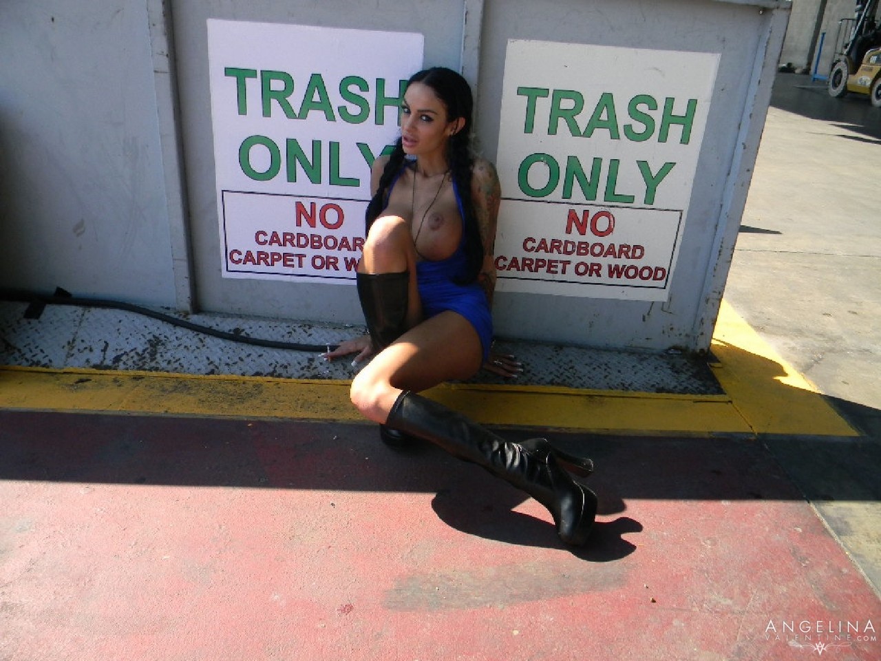 Latina slut Angelina Valentine flashes her fake tits and panties in public foto porno #428753376