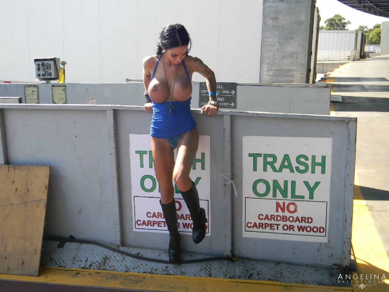 Latina slut Angelina Valentine flashes her fake tits and panties in public ポルノ写真 #428753383 | Pornstar Platinum Pics, Angelina Valentine, Public, モバイルポルノ