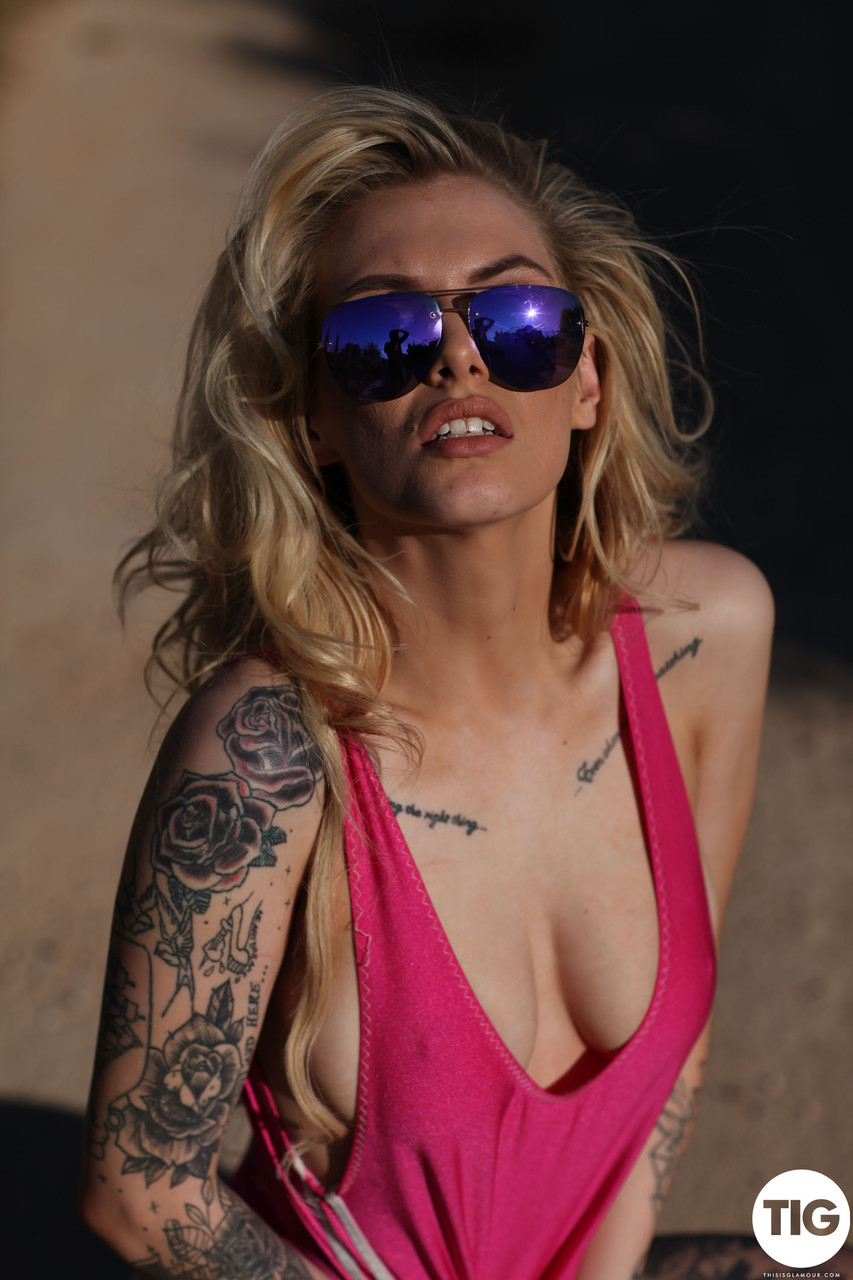 Model with tattoos Saskia Valentine peels off her bodysuit and poses outdoors foto pornográfica #425651825