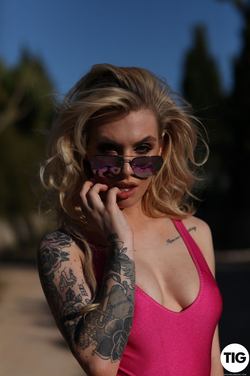 Model with tattoos Saskia Valentine peels off her bodysuit and poses outdoors ポルノ写真 #425651826