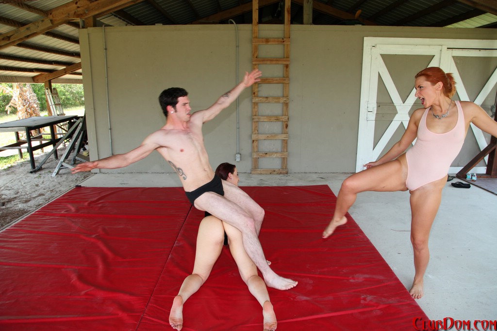 Dommes Cheyenne Jewel and Goddess Amadahy humiliate a guy after stretching ポルノ写真 #424994579