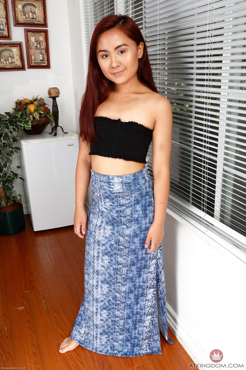 Redhead Asian teen Elle Voneva showcases her yummy feet and delicious holes foto pornográfica #427396675