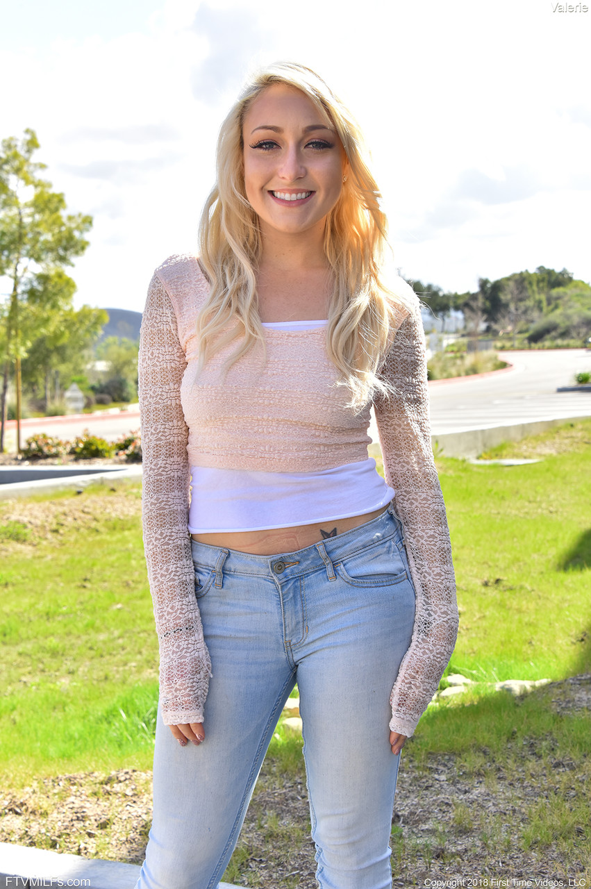Blonde teen with nice titties Valerie teases with her pierced belly in public 色情照片 #425134810 | FTV MILFs Pics, Valerie, Jeans, 手机色情