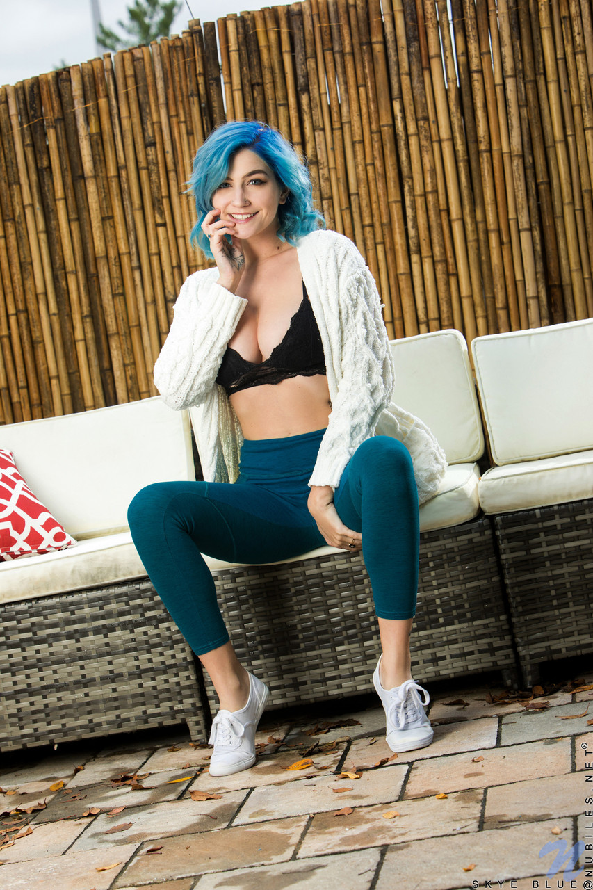 Stunning teen Skye Blue unveils big tits & toys trimmed pussy on a sofa zdjęcie porno #429153039