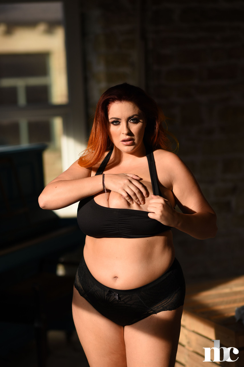 Thick model Lucy Vixen strips to her lace panties & exposes her huge tits порно фото #428101048
