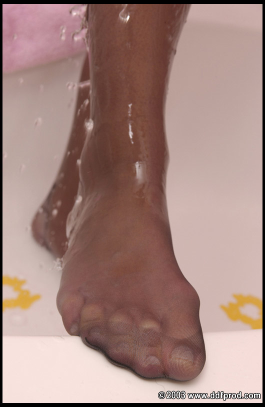 Hot Legs and Feet Kristyna 色情照片 #426150030 | Hot Legs and Feet Pics, Kristyna, Shower, 手机色情