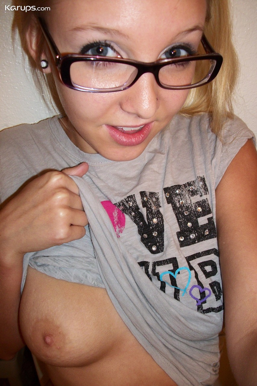 Cute nerdy teen Elle 3 takes selfies of her fresh natural nipples and ass foto porno #428304687