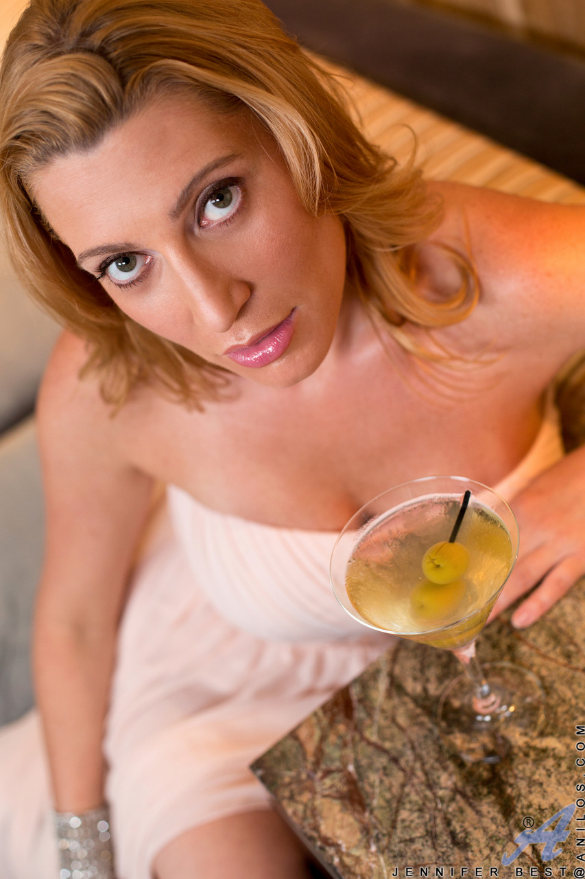 Sexy American Milf Jennifer Best Masturbates After Drinking A Martini