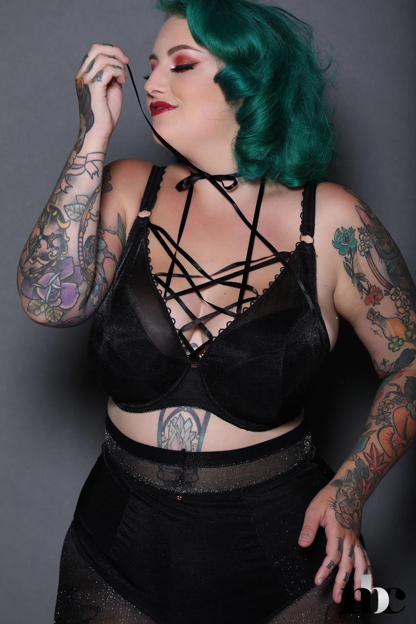 Green haired chubby babe Galda Lou shows her inked body and big tits ポルノ写真 #427418999 | Nothing But Curves Pics, Galda Lou, Tattoo, モバイルポルノ