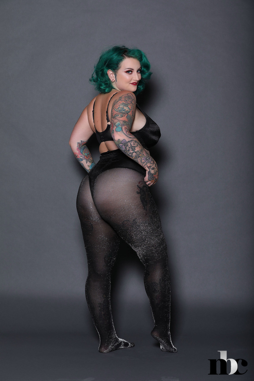 Green haired chubby babe Galda Lou shows her inked body and big tits foto porno #427419017 | Nothing But Curves Pics, Galda Lou, Tattoo, porno ponsel