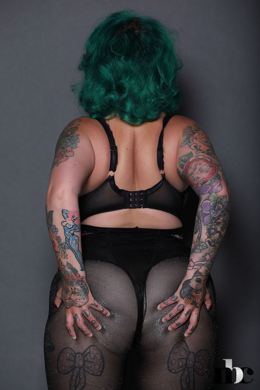 Green haired chubby babe Galda Lou shows her inked body and big tits foto porno #427419035 | Nothing But Curves Pics, Galda Lou, Tattoo, porno ponsel