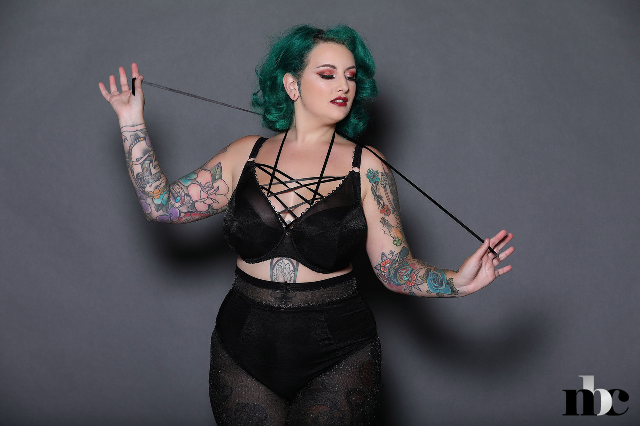 Green haired chubby babe Galda Lou shows her inked body and big tits ポルノ写真 #427419093 | Nothing But Curves Pics, Galda Lou, Tattoo, モバイルポルノ