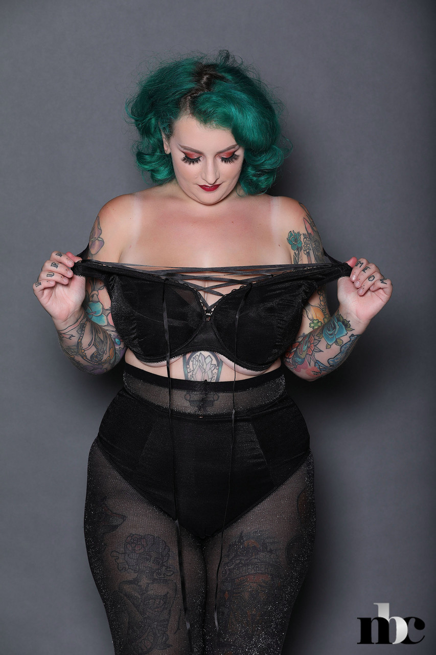 Green haired chubby babe Galda Lou shows her inked body and big tits foto pornográfica #426825503 | Nothing But Curves Pics, Galda Lou, Tattoo, pornografia móvel