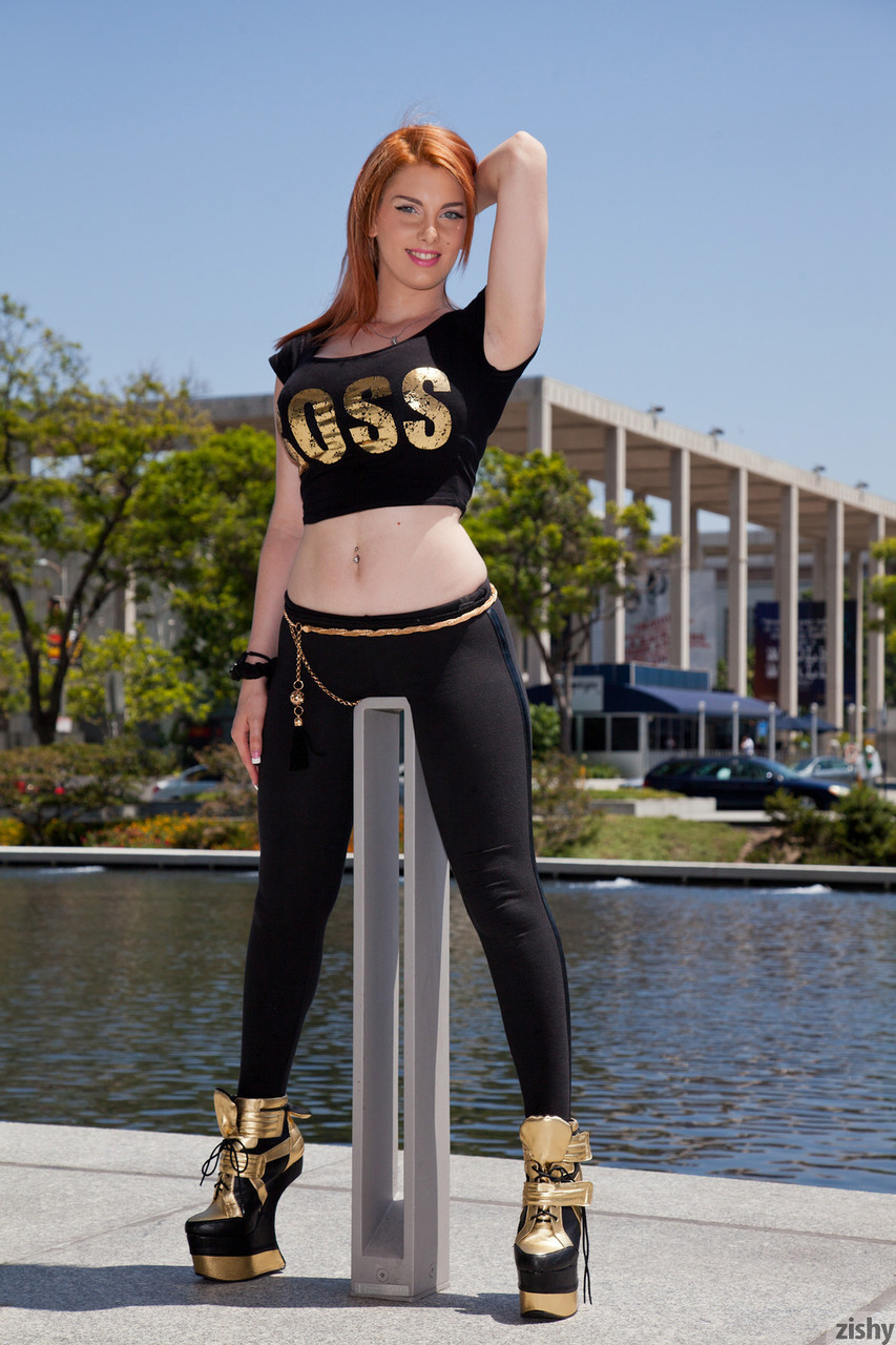 Redhead stunner Lilith Lust posing in sexy black leggings and heels in public foto pornográfica #425293455