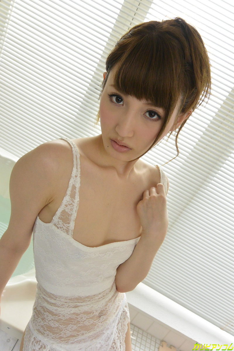 Slim Asian babe Karin Aizawa strips to white stockings and rides a toy foto porno #422628978