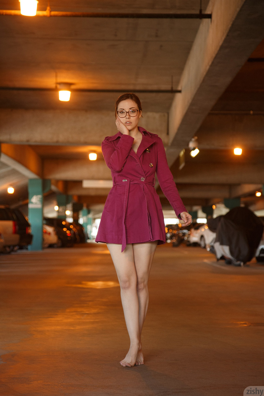 Geeky redhead in a coat Elizabeth Marxs flashes her boobs and pussy in public foto porno #424260366