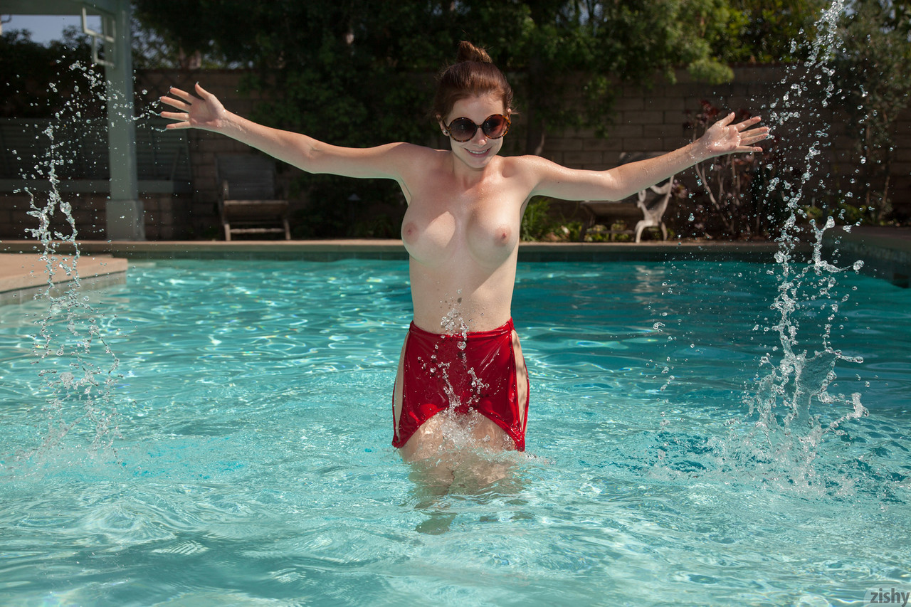 Amateur teen Essie Halladay exposing her big round tits in the swimming pool 포르노 사진 #422991333 | Zishy Pics, Essie Halladay, Girlfriend, 모바일 포르노