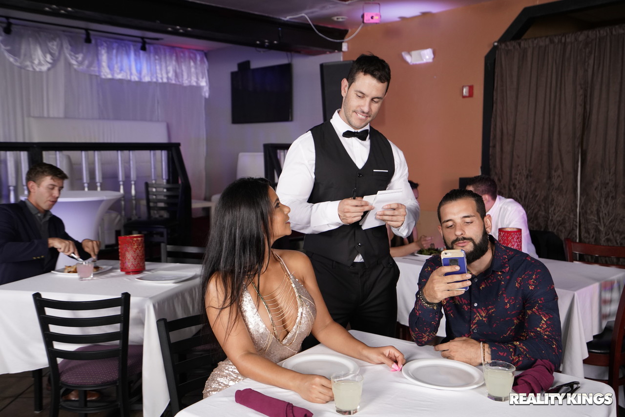 Latina MILF Rose Monroe presents her huge bottom and gets banged by a waiter zdjęcie porno #424052786 | Reality Kings Pics, Rose Monroe, Latina, mobilne porno