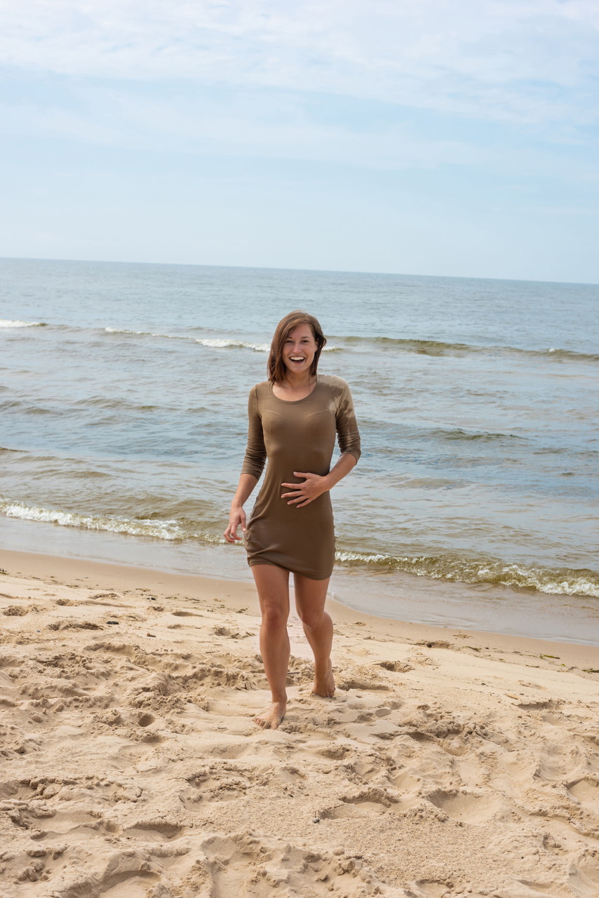 Charming amateur teen Mina poses nude on the beach & exposes her sizzling body foto porno #423790404 | Met Art Pics, Medina V, Beach, porno mobile