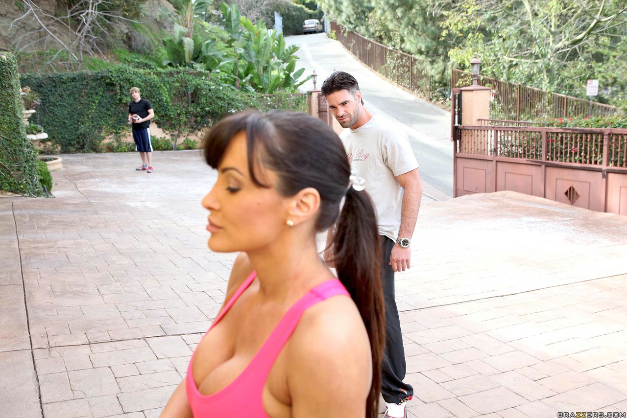 Busty MILF Lisa Ann having hardcore sex with a stranger she met during a jog photo porno #426574107